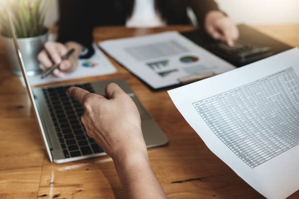 Trusted Fractional Bookkeeping Service for Accurate Financial Records