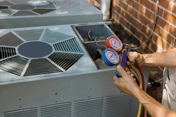 How to Troubleshoot an AC That Turns Off by Itself