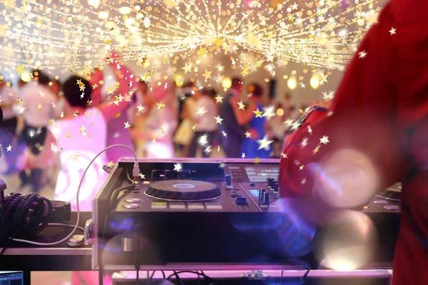 Making Your Wedding Reception More Memorable With a DJ